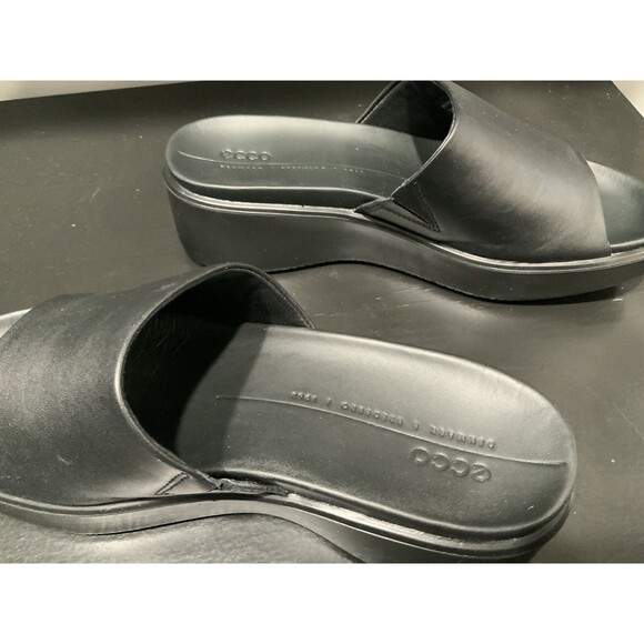 Ecco Flowt Black Leather Wedge Slides Size 7-7.5M / NWB - Picture 3 of 5